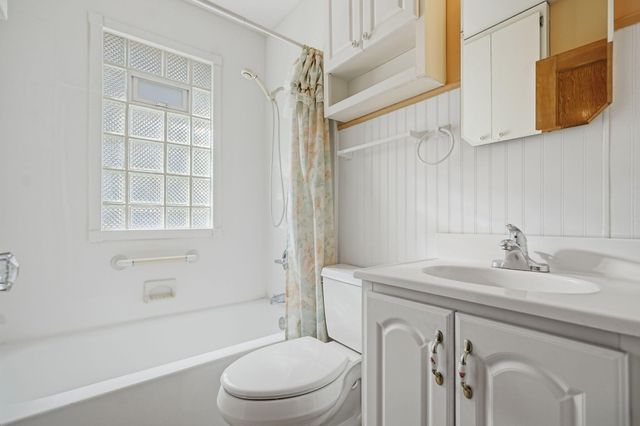 8292 Superior Street, Center Line, MI 48015