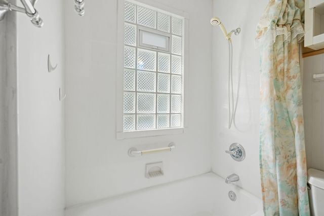 8292 Superior Street, Center Line, MI 48015