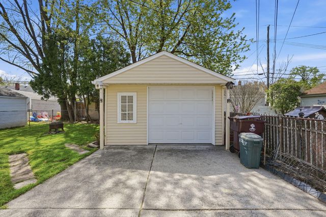 8292 Superior Street, Center Line, MI 48015