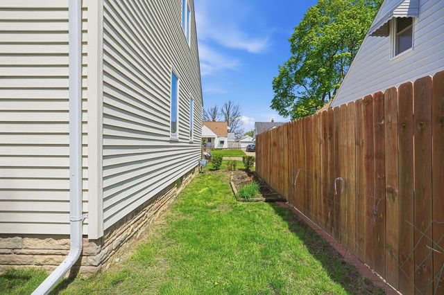 8292 Superior Street, Center Line, MI 48015