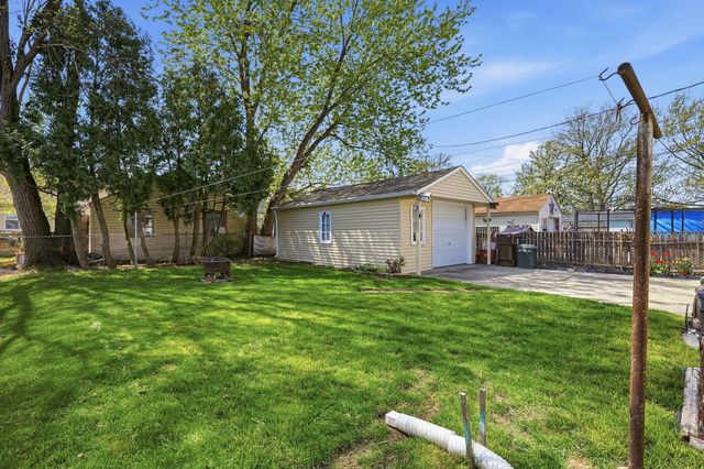 8292 Superior Street, Center Line, MI 48015