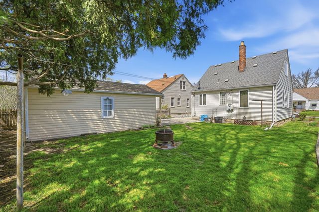 8292 Superior Street, Center Line, MI 48015