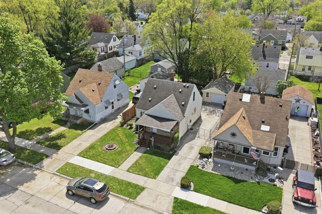 8292 Superior Street, Center Line, MI 48015