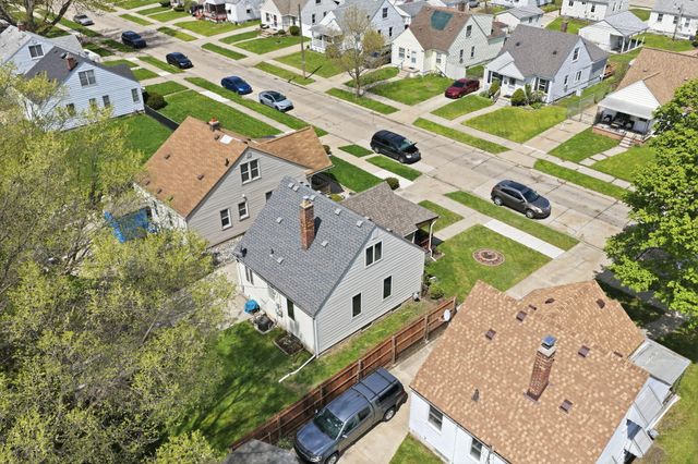 8292 Superior Street, Center Line, MI 48015