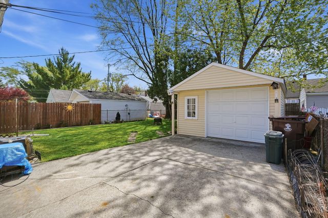 8292 Superior Street, Center Line, MI 48015