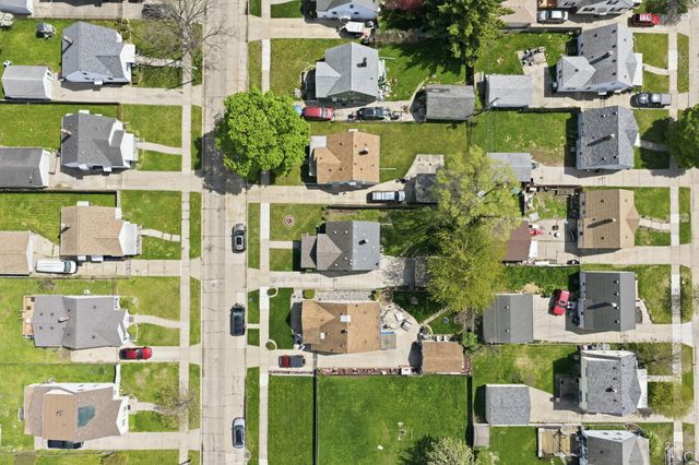 8292 Superior Street, Center Line, MI 48015