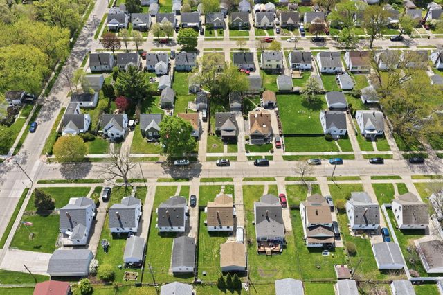 8292 Superior Street, Center Line, MI 48015