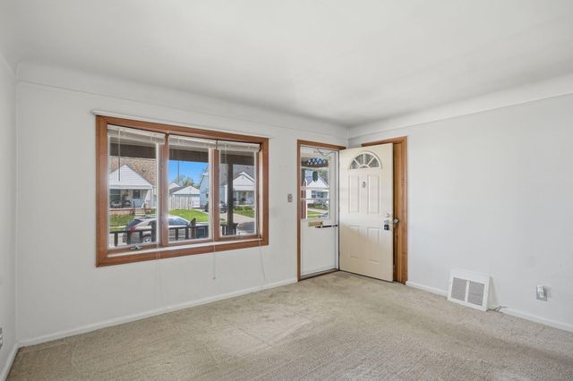 8292 Superior Street, Center Line, MI 48015