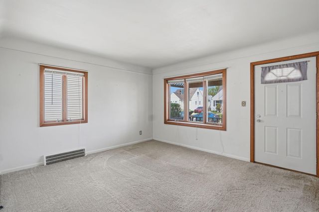 8292 Superior Street, Center Line, MI 48015