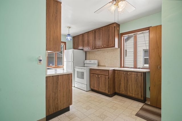 8292 Superior Street, Center Line, MI 48015