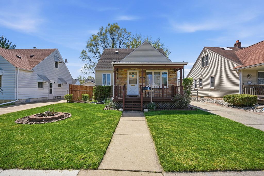 8292 Superior Street, Center Line, MI 48015