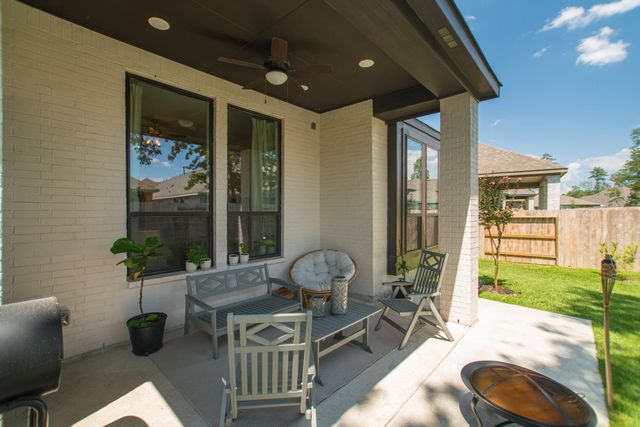 427 Boggy Belt Lane, Conroe, TX 77304