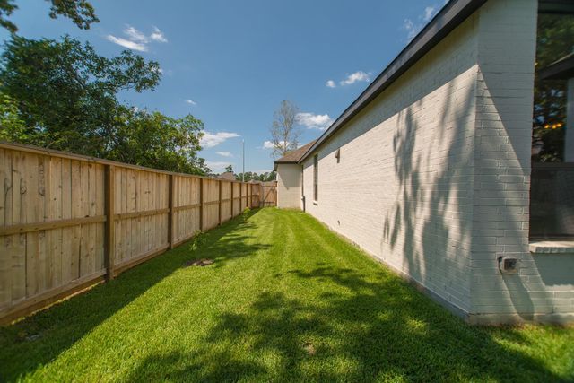 427 Boggy Belt Lane, Conroe, TX 77304