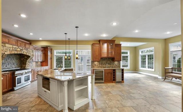 2054 MADRILLON RD, Vienna, VA 22182