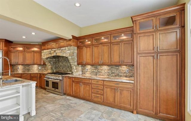 2054 MADRILLON RD, Vienna, VA 22182