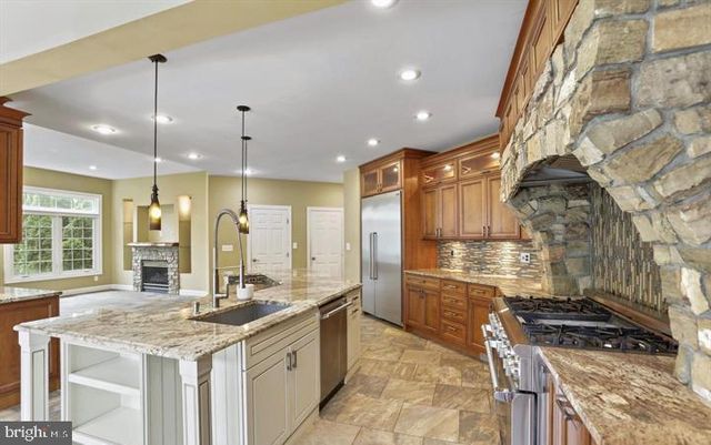 2054 MADRILLON RD, Vienna, VA 22182