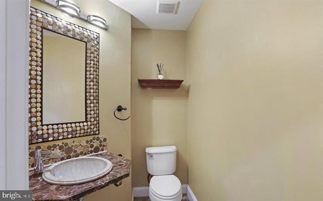 2054 MADRILLON RD, Vienna, VA 22182