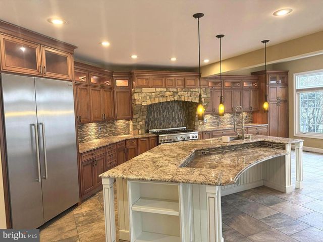 2054 MADRILLON RD, Vienna, VA 22182