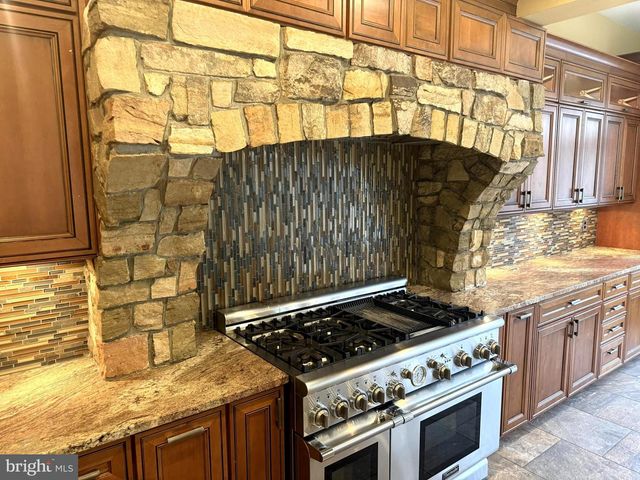 2054 MADRILLON RD, Vienna, VA 22182