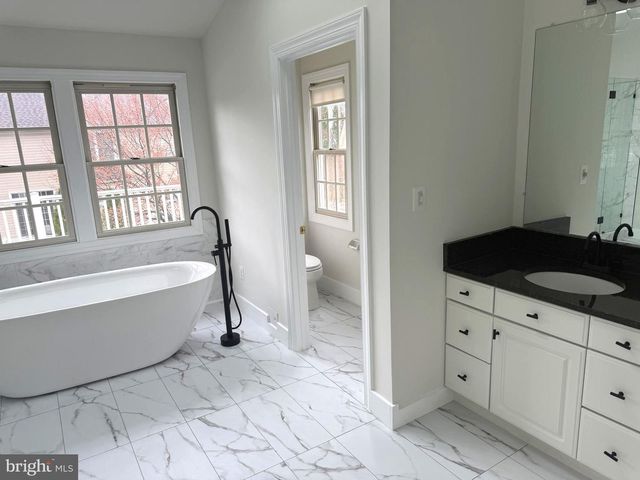 2054 MADRILLON RD, Vienna, VA 22182