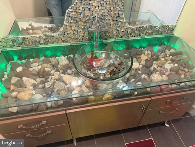 2054 MADRILLON RD, Vienna, VA 22182