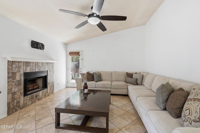 636 WIND RIVER Avenue, El Paso, TX 79932