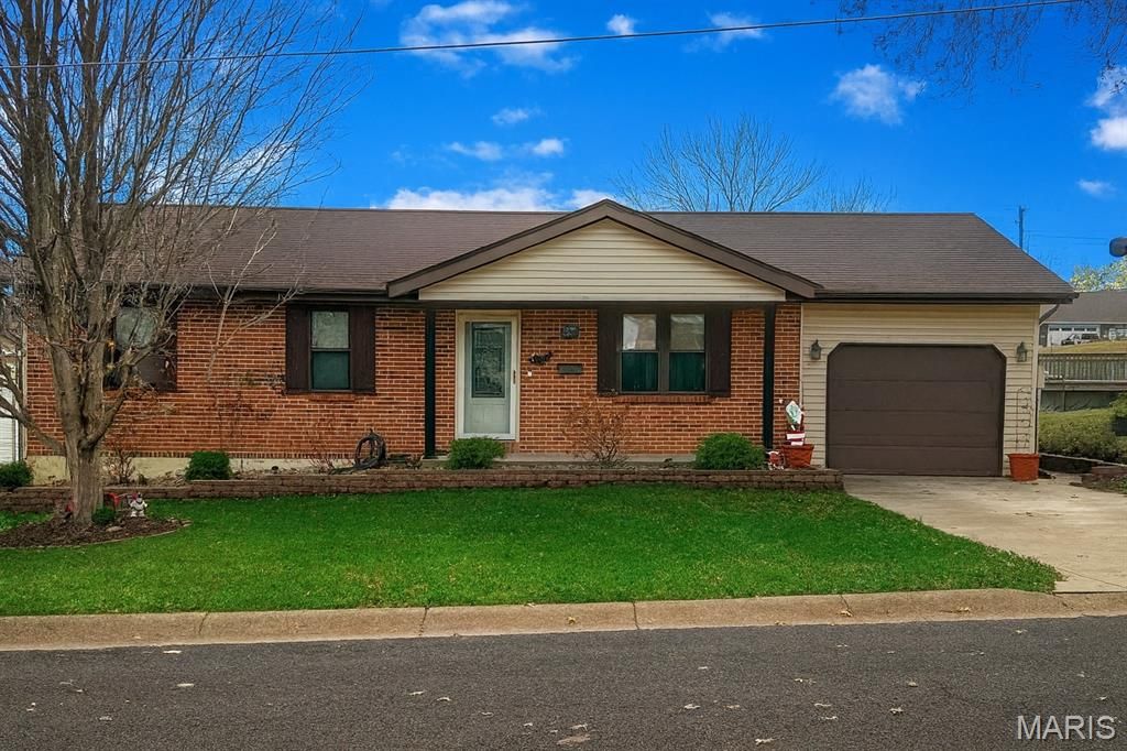 1226 W 8th Street, Washington, MO 63090