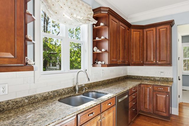 2216 Beckenham Drive, Mount Pleasant, SC 29466