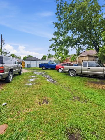 10315 Oak Gate Lane, Dallas, TX 75217