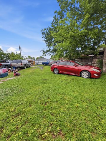 10315 Oak Gate Lane, Dallas, TX 75217