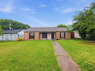 10315 Oak Gate Lane, Dallas, TX 75217