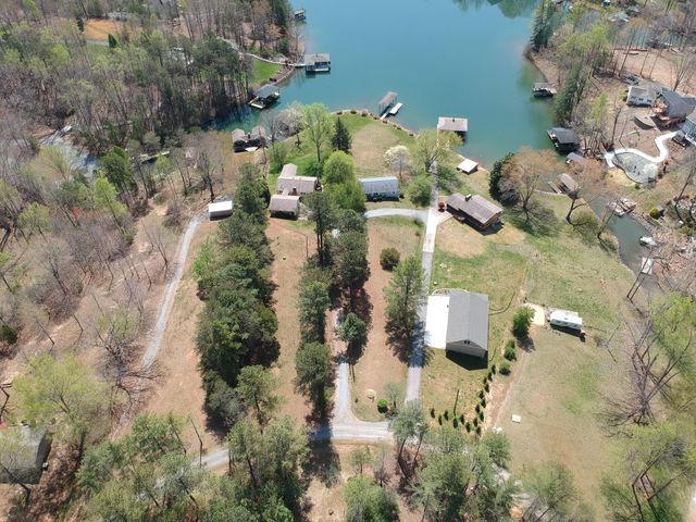 1182 Lauras LN, Huddleston, VA 24104
