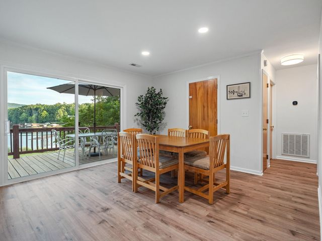 1182 Lauras LN, Huddleston, VA 24104