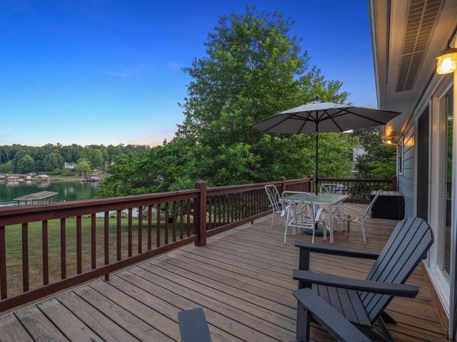 1182 Lauras LN, Huddleston, VA 24104