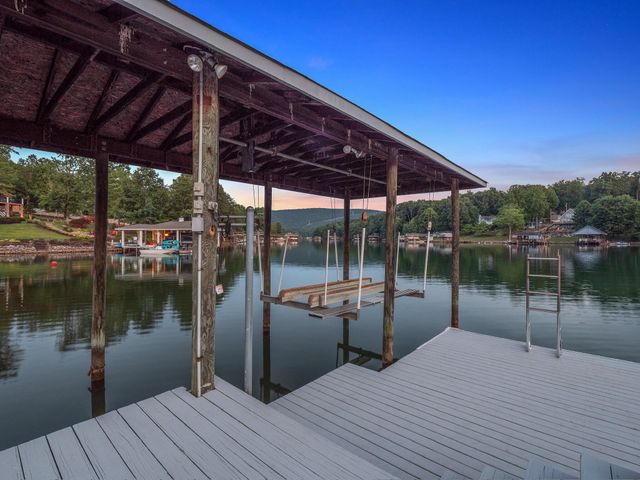 1182 Lauras LN, Huddleston, VA 24104