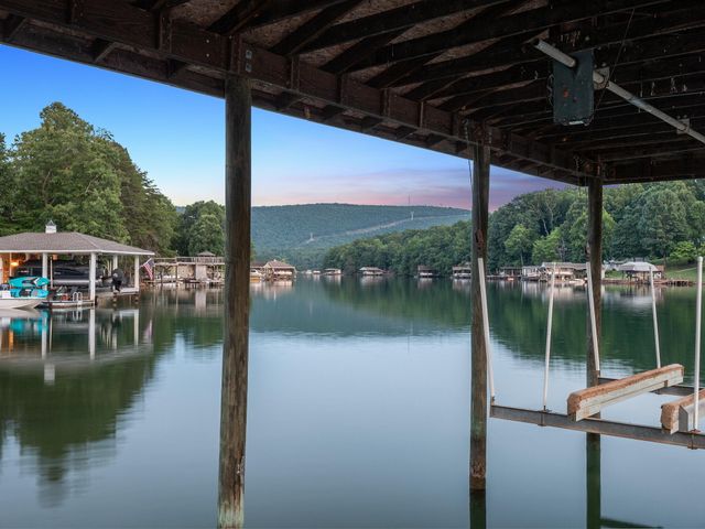 1182 Lauras LN, Huddleston, VA 24104