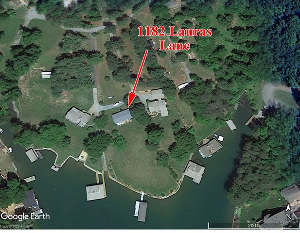 1182 Lauras LN, Huddleston, VA 24104
