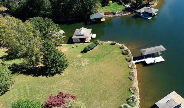 1182 Lauras LN, Huddleston, VA 24104