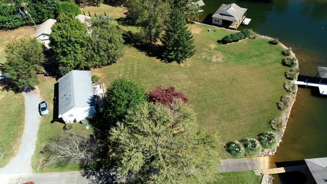 1182 Lauras LN, Huddleston, VA 24104
