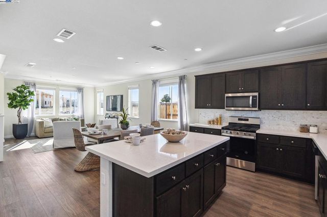 1488 Monument Ln, Fairfield, CA 94533