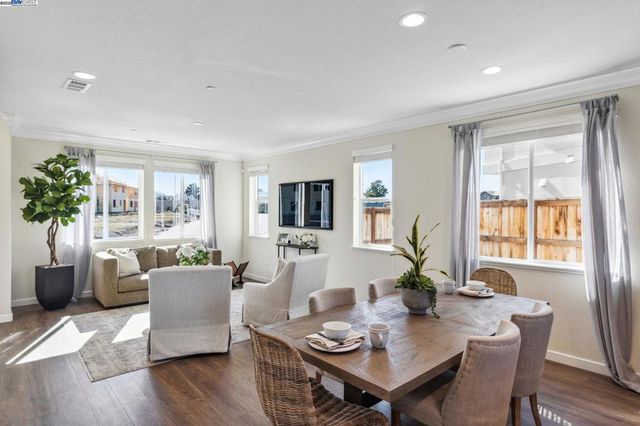 1488 Monument Ln, Fairfield, CA 94533