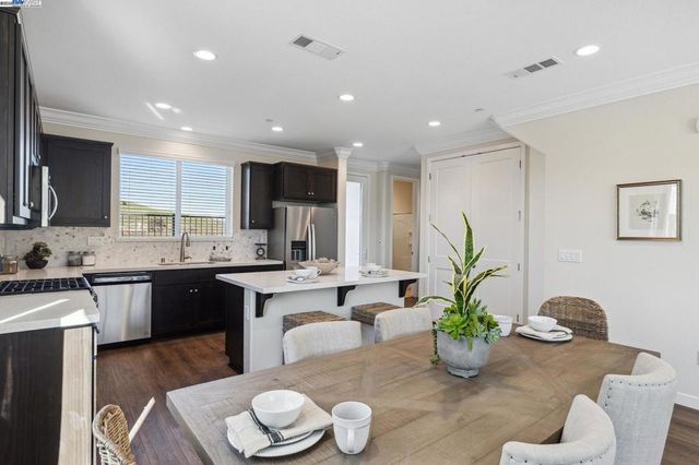 1488 Monument Ln, Fairfield, CA 94533