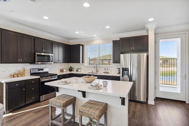 1488 Monument Ln, Fairfield, CA 94533