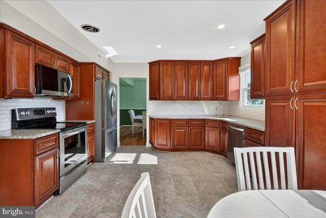 70 REDWOOD DR, Richboro, PA 18954