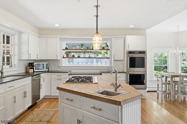 12 COLD SPRINGS ROAD, Tewksbury Twp., NJ 07830