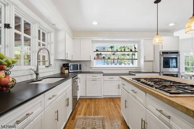 12 COLD SPRINGS ROAD, Tewksbury Twp., NJ 07830