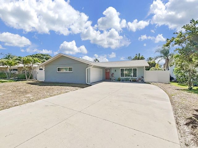 1004 PENINSULA AVENUE, Tarpon Springs, FL 34689