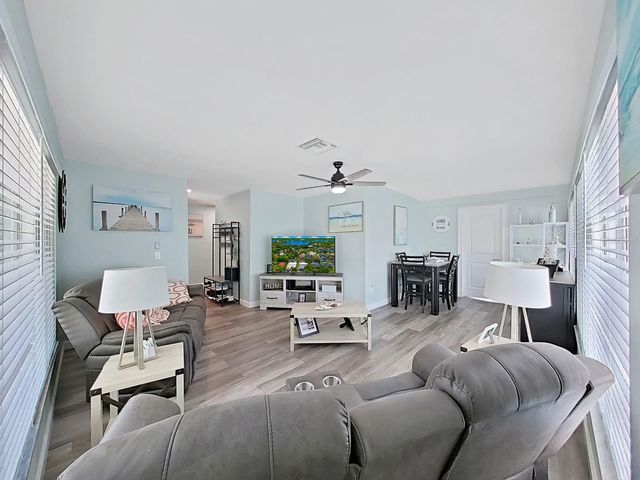 1004 PENINSULA AVENUE, Tarpon Springs, FL 34689
