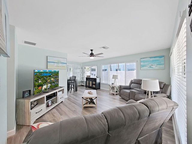 1004 PENINSULA AVENUE, Tarpon Springs, FL 34689