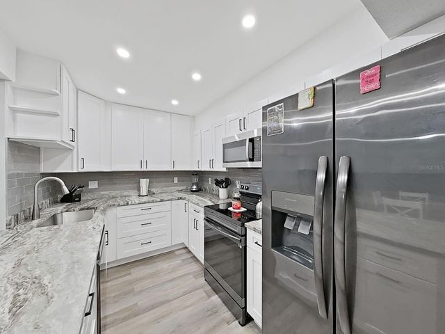 1004 PENINSULA AVENUE, Tarpon Springs, FL 34689